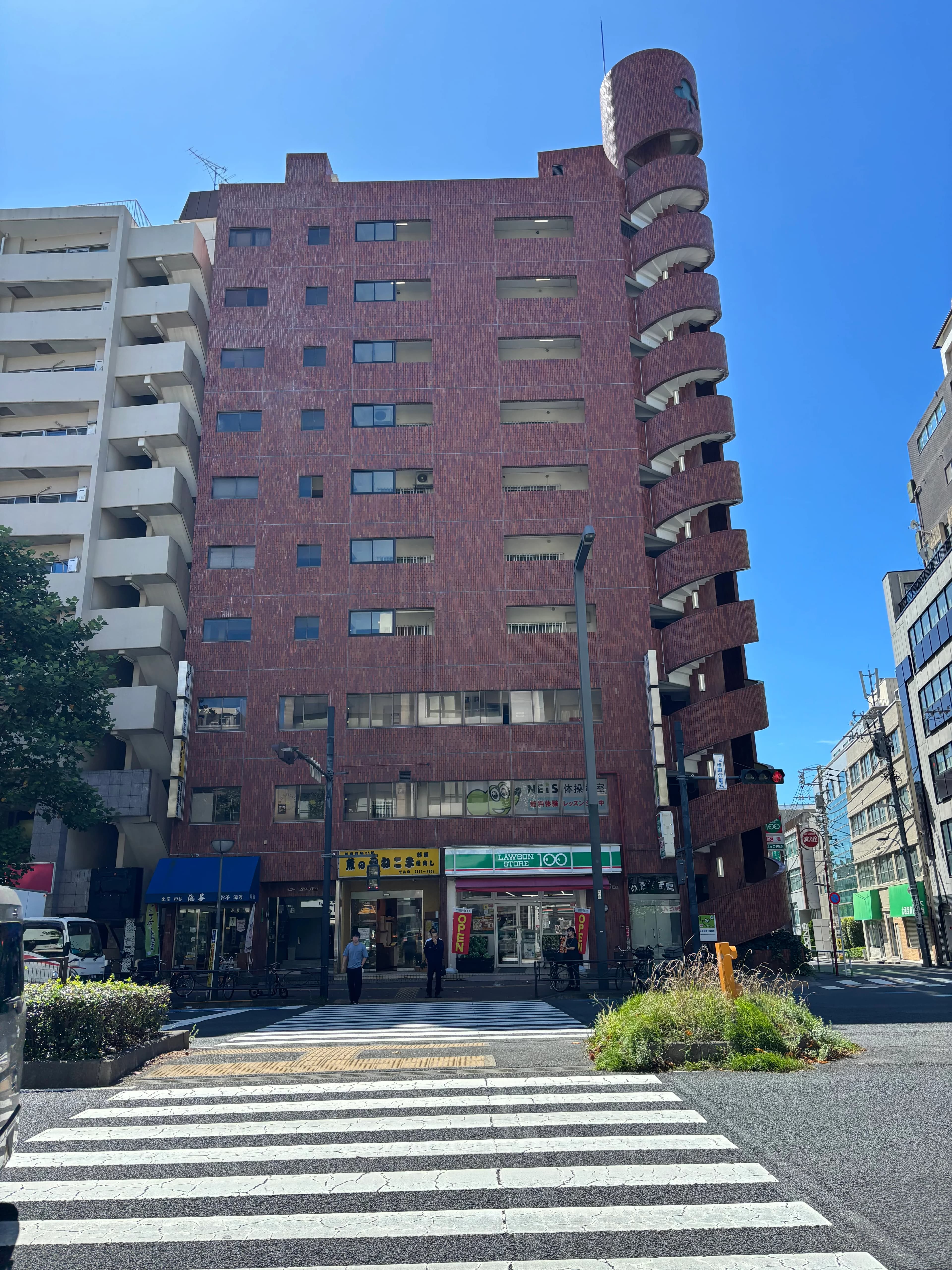 株式会社トラッキモGPS 新事務所が入るビルの外観